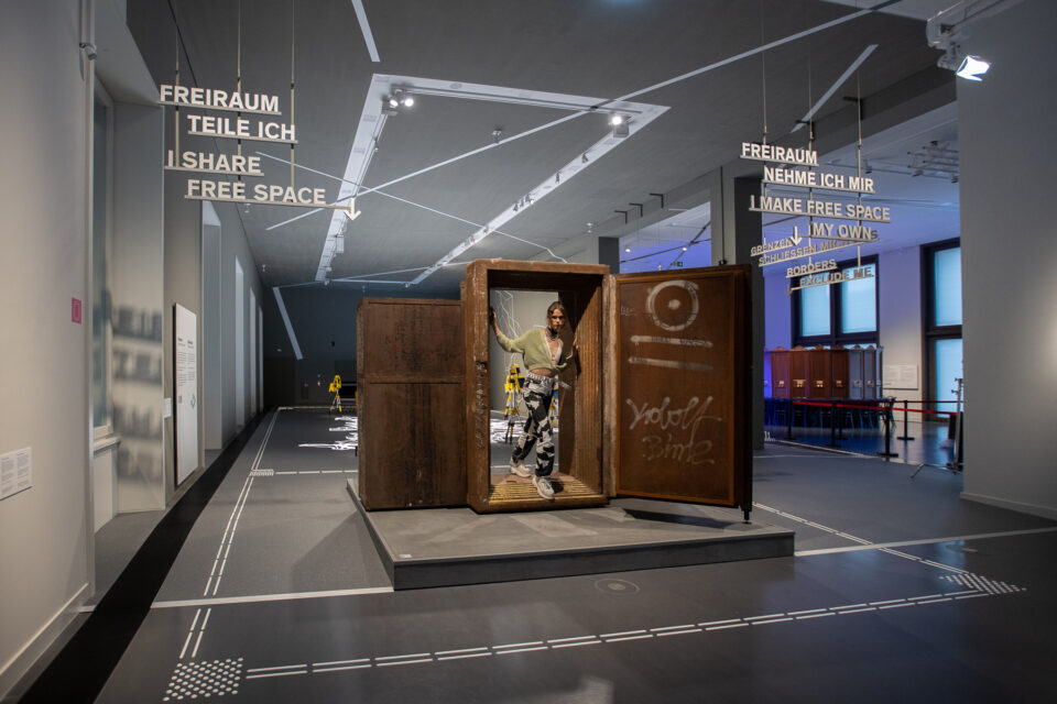 Die Tür des legendären Clubs „Tresor“, Privatbesitz D. Hegemann © Kulturprojekte Berlin und Stiftung Stadtmuseum Berlin, Foto Oana Popa-Costea