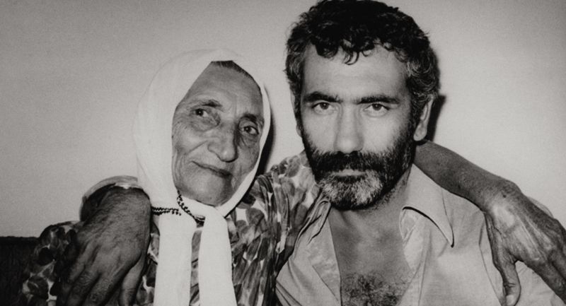 Porträt mit Güneys Mutter.